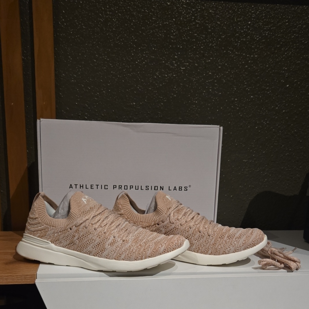 APL Women's Beige Athletic Shoes 8M/9W